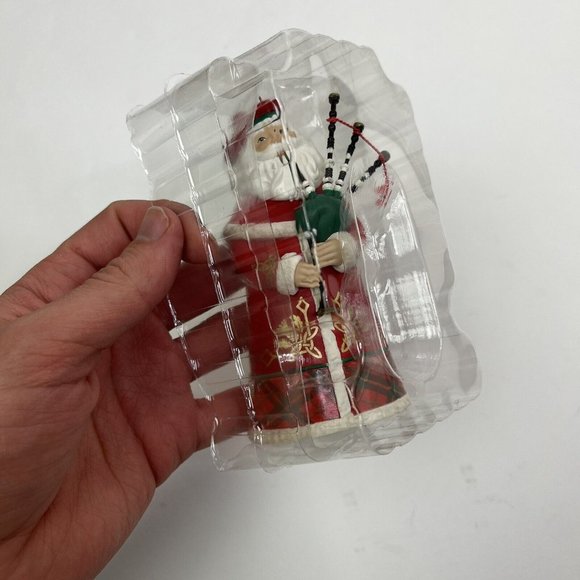 2017 Hallmark Scotland Member Santa from Around the World Ornament W/ Box - Picture 8 of 12